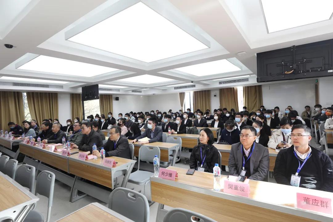 “碳中和数据分析”上海市高校开放大数据分析挑战赛决赛成功举办